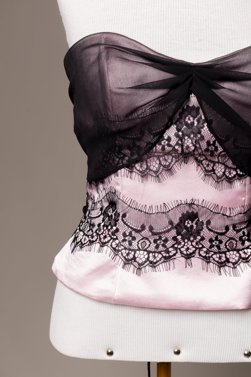 Corset Rosa com Aplicações em Renda Chantilly