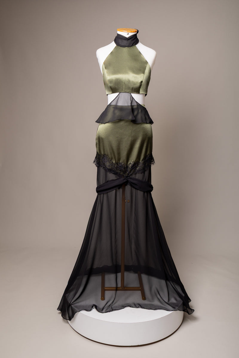 Conjunto Oliva em Crepe Acetinado, Georgette e Renda Chantilly